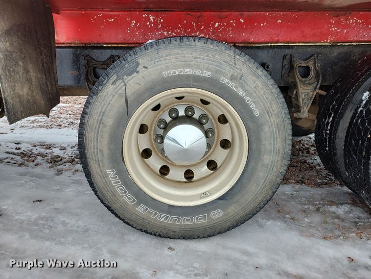 image for item YA1841 2002 International  4900 dump truck