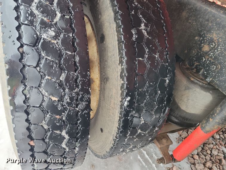 image for item YA1841 2002 International  4900 dump truck