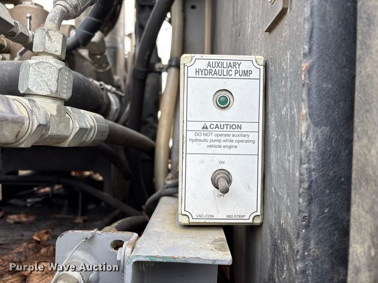 image for item YA1875 2019 Freightliner 114SD sewer jetter truck