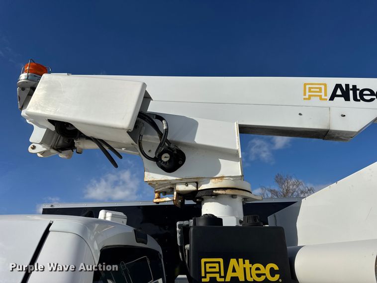 image for item YA1971 2015 Ford F450 Super Duty  bucket truck