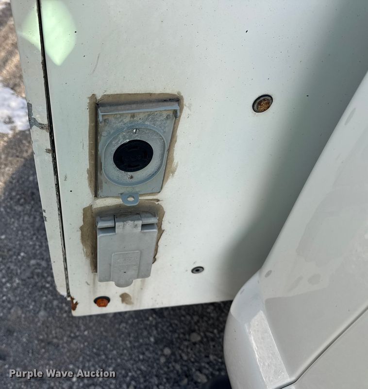 image for item YA1971 2015 Ford F450 Super Duty  bucket truck