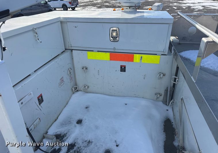 image for item YA1971 2015 Ford F450 Super Duty  bucket truck