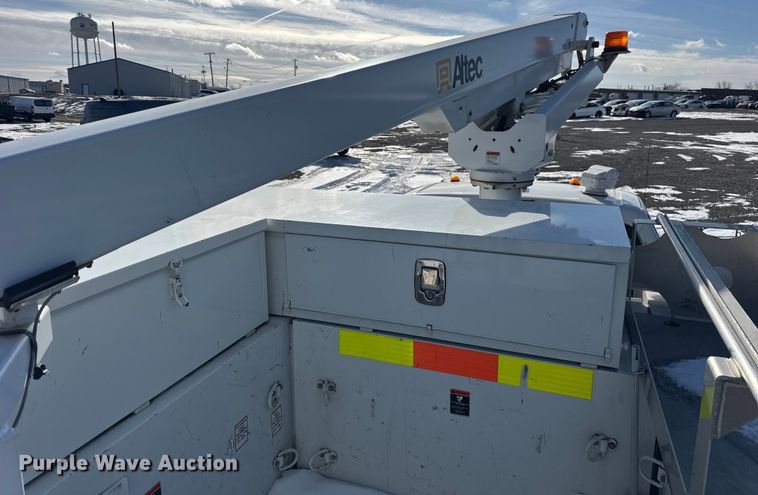 image for item YA1971 2015 Ford F450 Super Duty  bucket truck