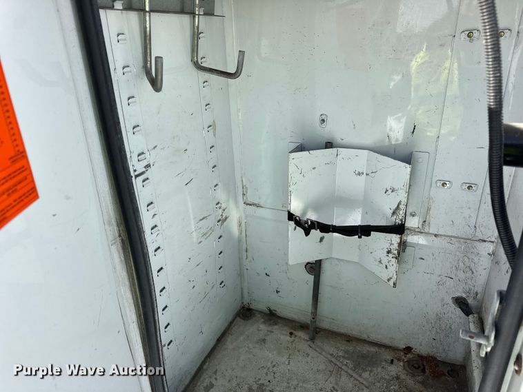 image for item YA1971 2015 Ford F450 Super Duty  bucket truck