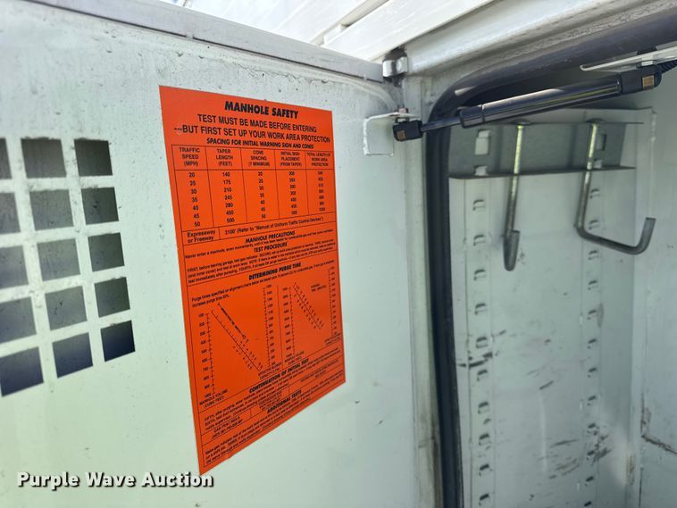 image for item YA1971 2015 Ford F450 Super Duty  bucket truck