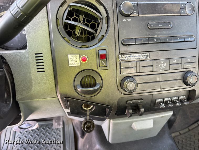 image for item YA1971 2015 Ford F450 Super Duty  bucket truck