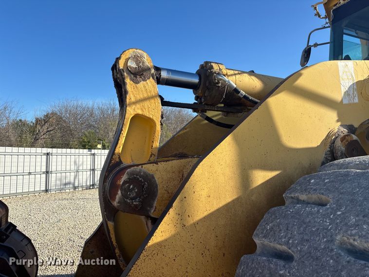 image for item YA2025 1999 Komatsu WA600-3 wheel loader