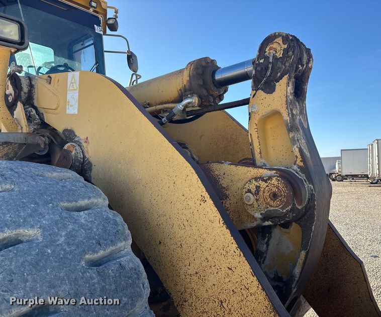 image for item YA2025 1999 Komatsu WA600-3 wheel loader