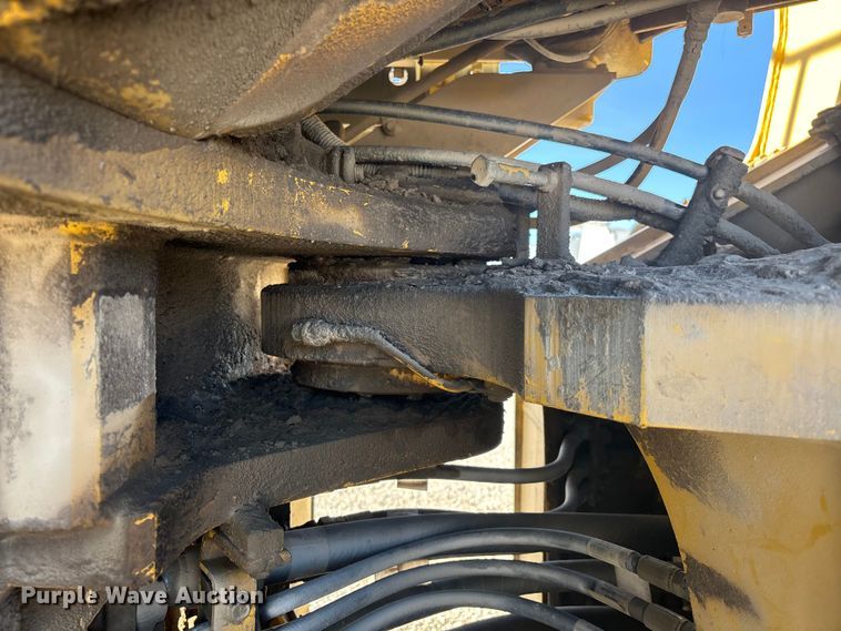 image for item YA2025 1999 Komatsu WA600-3 wheel loader