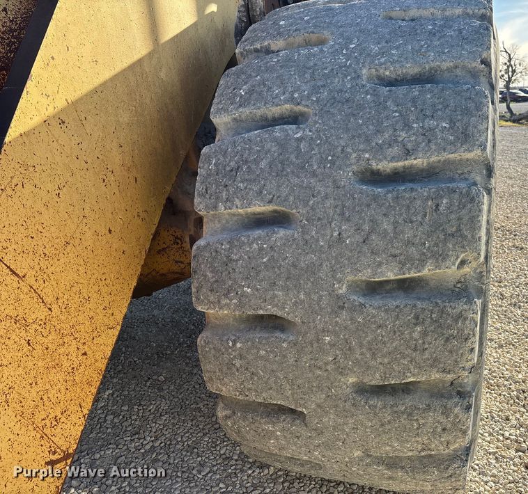 image for item YA2025 1999 Komatsu WA600-3 wheel loader