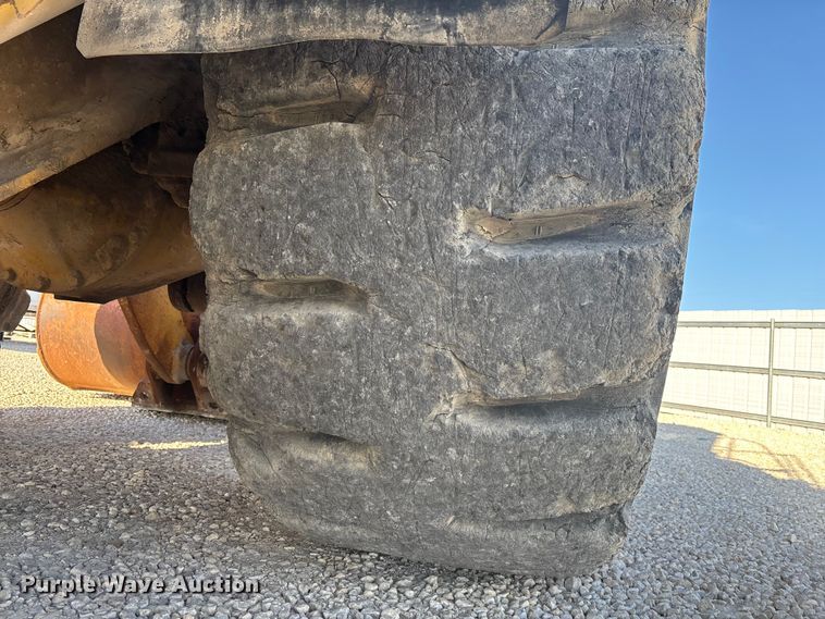 image for item YA2025 1999 Komatsu WA600-3 wheel loader