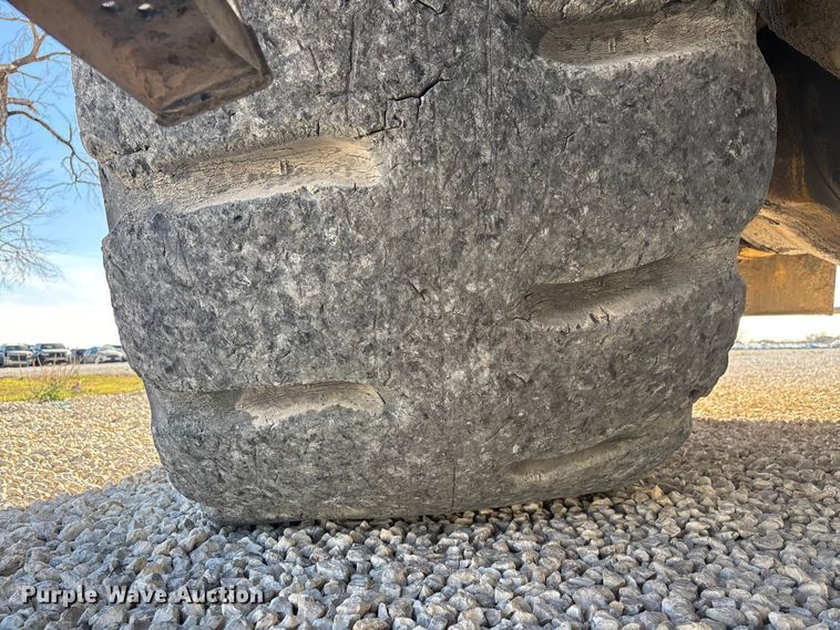 image for item YA2025 1999 Komatsu WA600-3 wheel loader