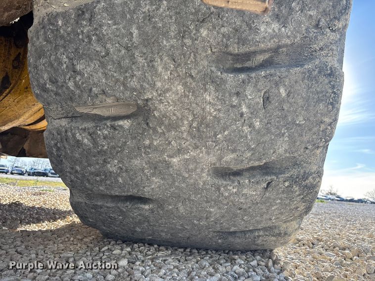 image for item YA2025 1999 Komatsu WA600-3 wheel loader