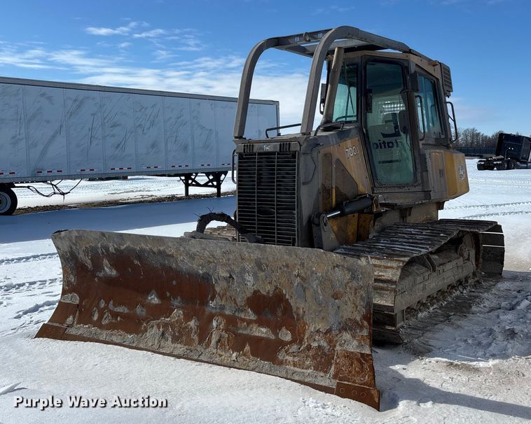 image for item YA2026 2006 John Deere 700J LGP dozer