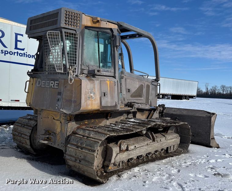 image for item YA2026 2006 John Deere 700J LGP dozer
