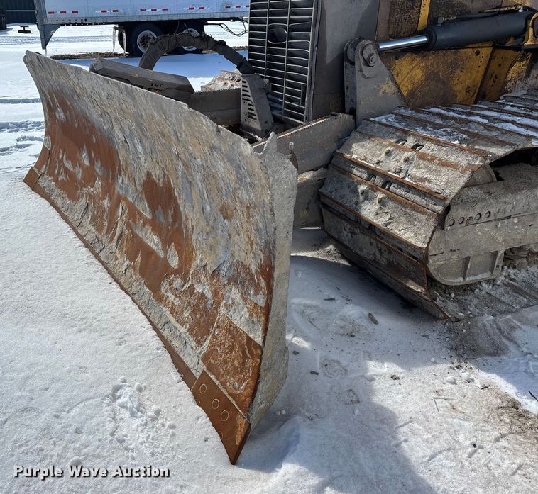 image for item YA2026 2006 John Deere 700J LGP dozer