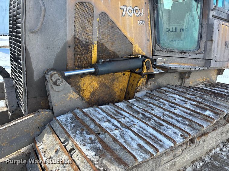 image for item YA2026 2006 John Deere 700J LGP dozer