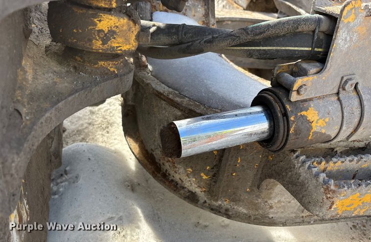 image for item YA2026 2006 John Deere 700J LGP dozer