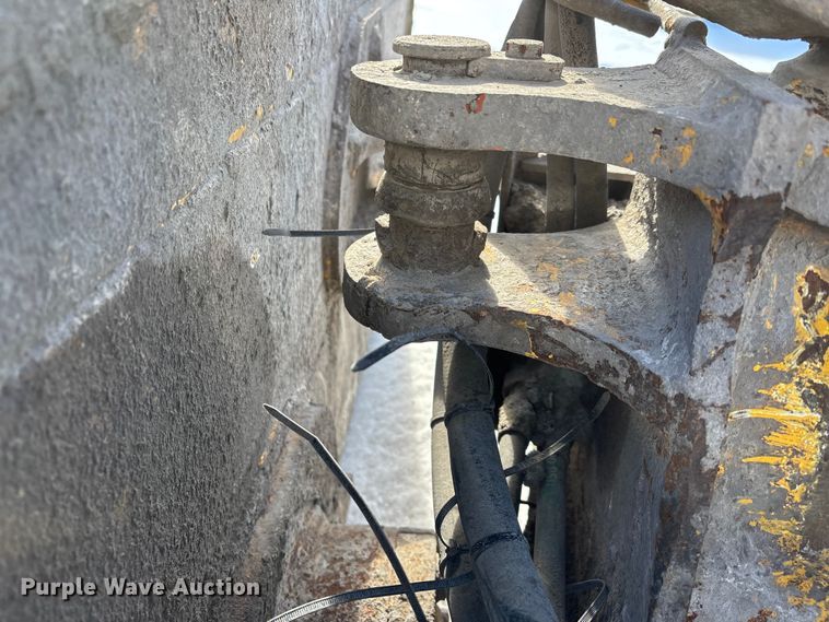 image for item YA2026 2006 John Deere 700J LGP dozer