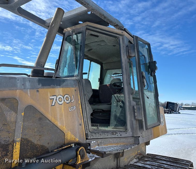 image for item YA2026 2006 John Deere 700J LGP dozer