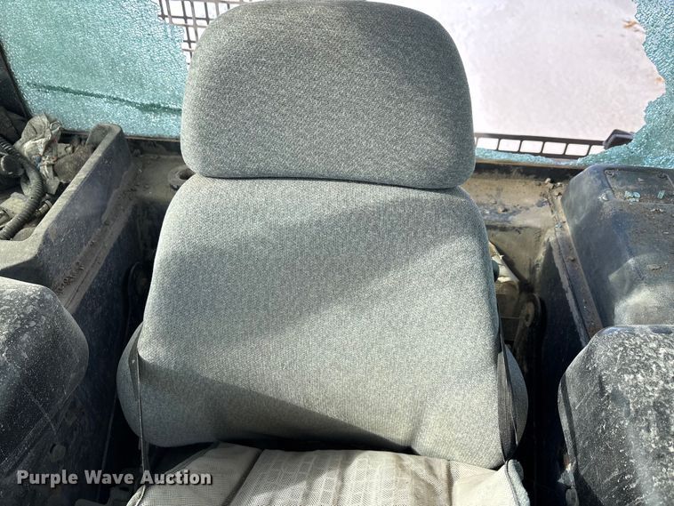 image for item YA2026 2006 John Deere 700J LGP dozer