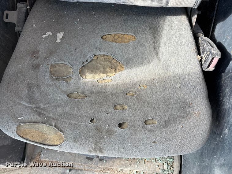 image for item YA2026 2006 John Deere 700J LGP dozer