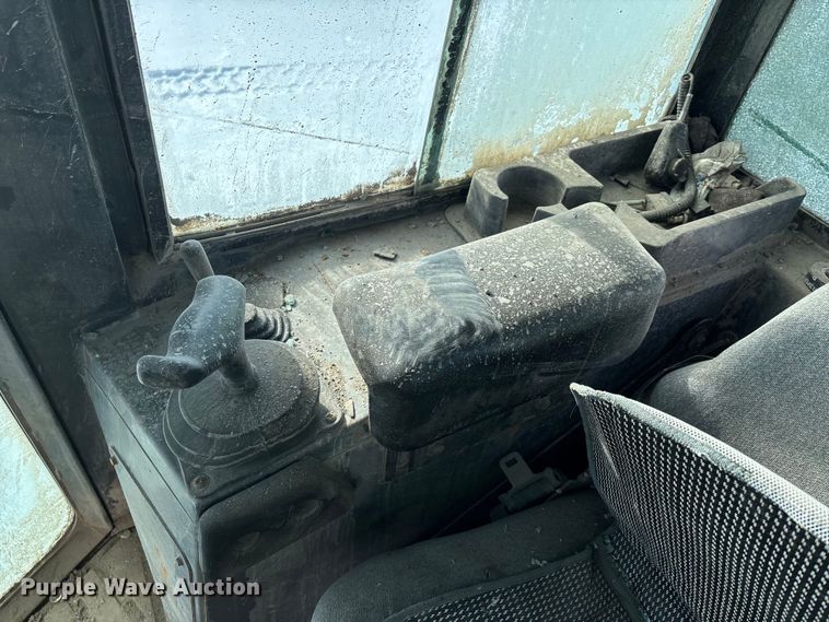 image for item YA2026 2006 John Deere 700J LGP dozer