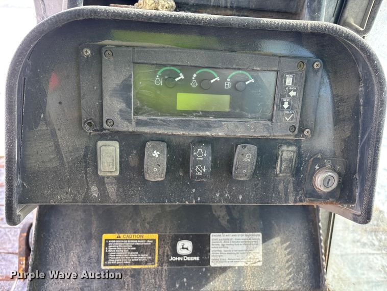 image for item YA2026 2006 John Deere 700J LGP dozer