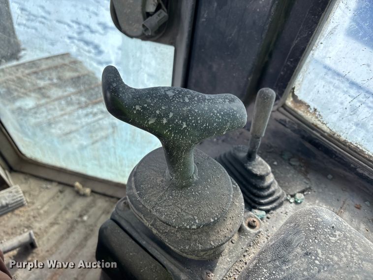 image for item YA2026 2006 John Deere 700J LGP dozer