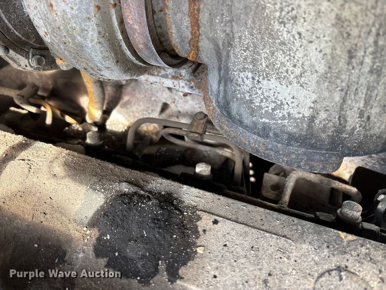 image for item YA2026 2006 John Deere 700J LGP dozer