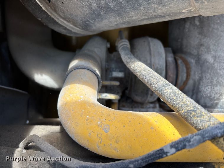 image for item YA2026 2006 John Deere 700J LGP dozer