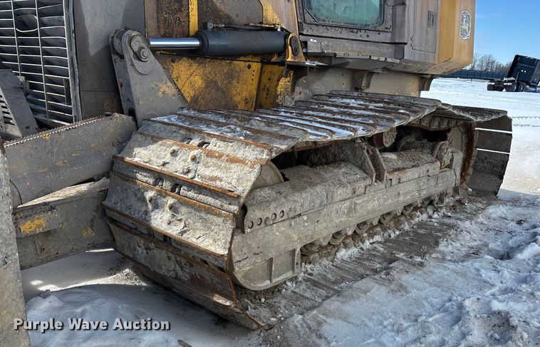 image for item YA2026 2006 John Deere 700J LGP dozer