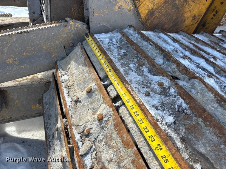 image for item YA2026 2006 John Deere 700J LGP dozer