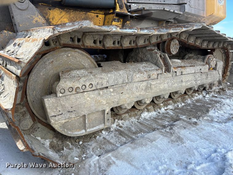 image for item YA2026 2006 John Deere 700J LGP dozer