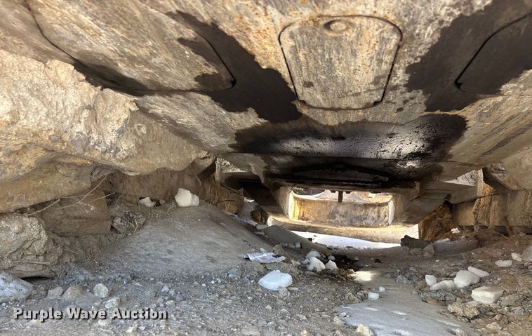 image for item YA2026 2006 John Deere 700J LGP dozer