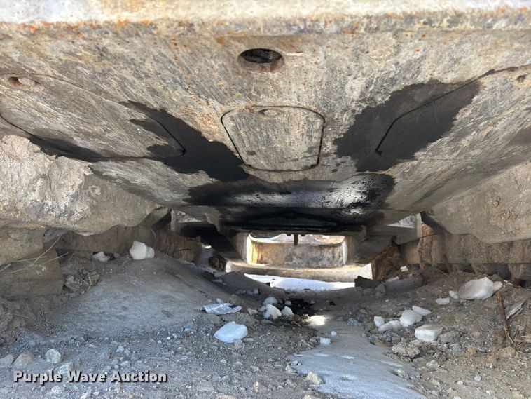 image for item YA2026 2006 John Deere 700J LGP dozer