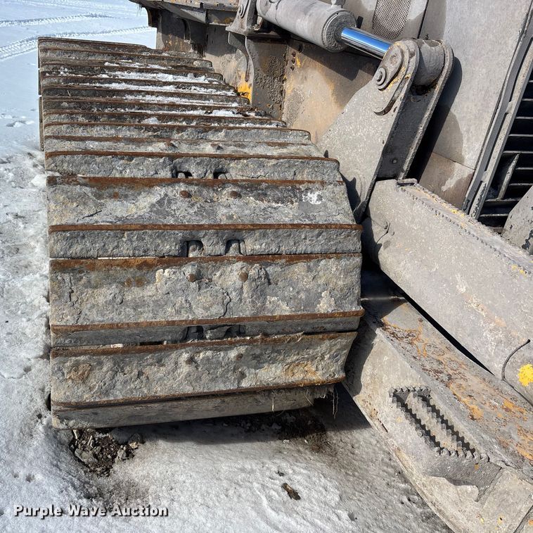 image for item YA2026 2006 John Deere 700J LGP dozer