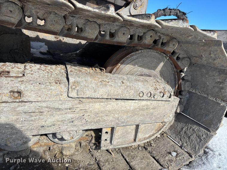 image for item YA2026 2006 John Deere 700J LGP dozer