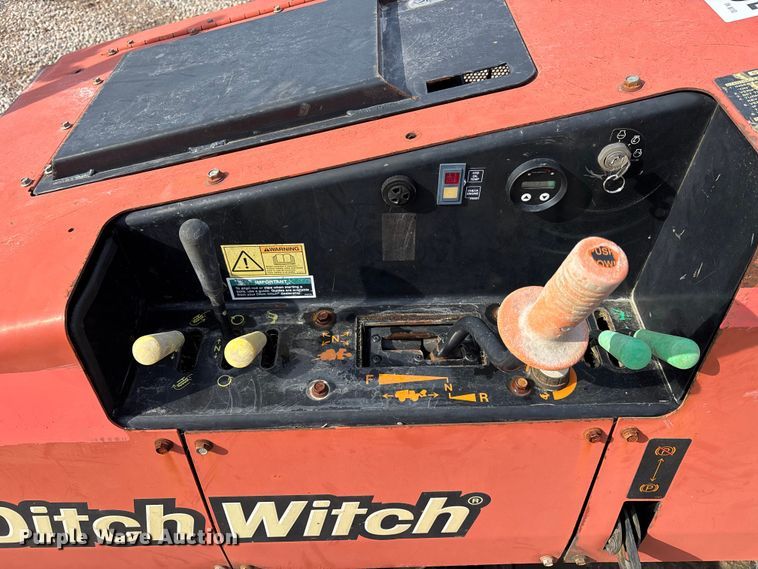 image for item YA2038 2015 Ditch Witch 410SX trencher