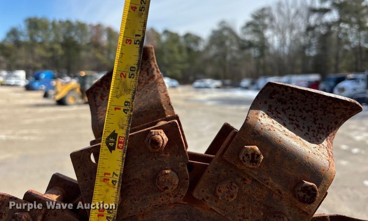 image for item YA2040 2015 Ditch Witch 410SX trencher