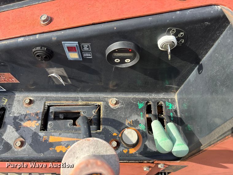 image for item YA2041 2015 Ditch Witch 410SX trencher