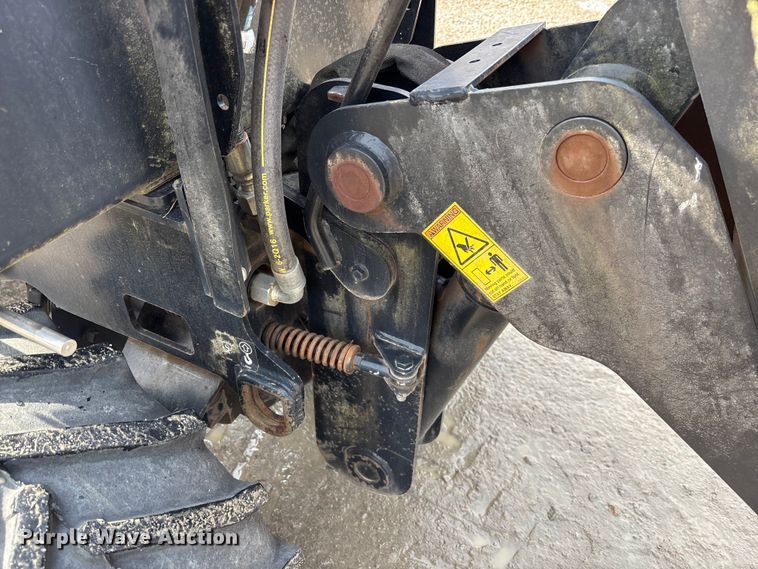 image for item YA2042 2017 Ditch Witch 410SX trencher