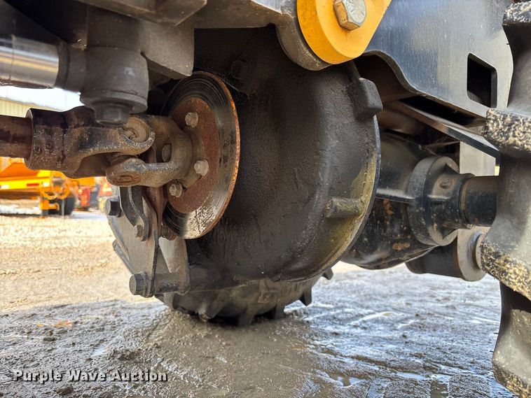 image for item YA2042 2017 Ditch Witch 410SX trencher