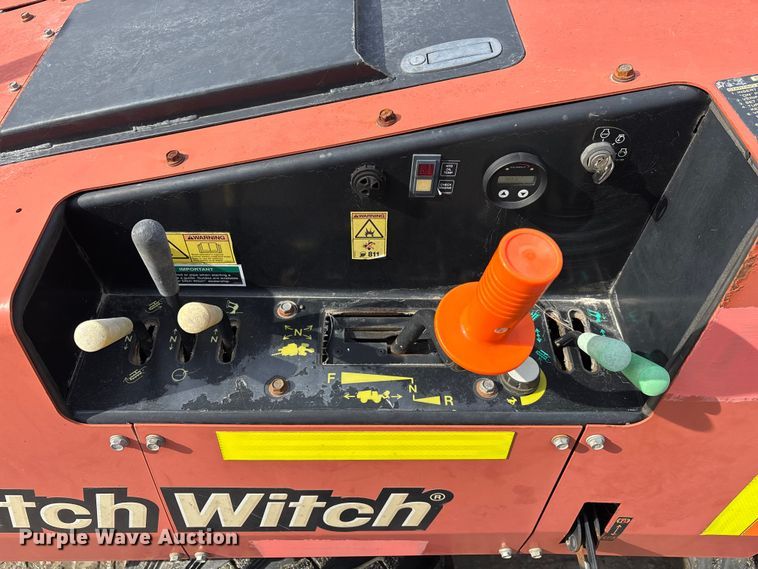 image for item YA2042 2017 Ditch Witch 410SX trencher