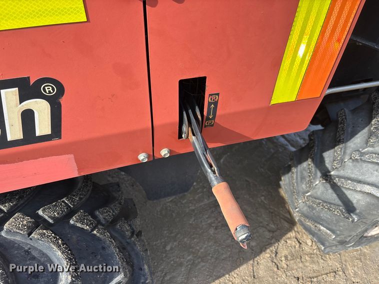 image for item YA2042 2017 Ditch Witch 410SX trencher