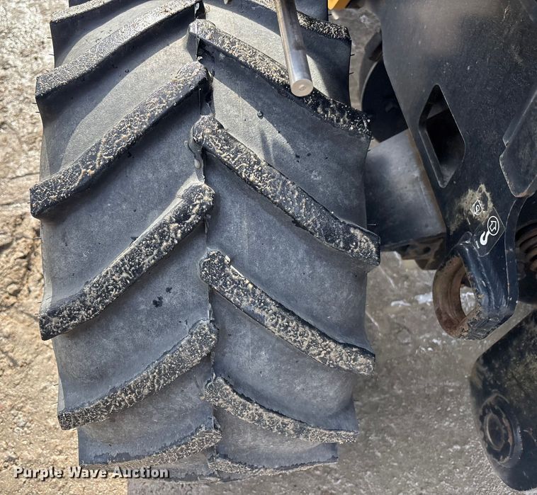 image for item YA2042 2017 Ditch Witch 410SX trencher