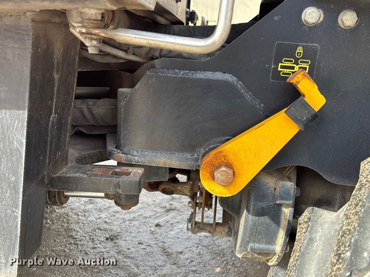 image for item YA2043 2016 Ditch Witch 410SX trencher