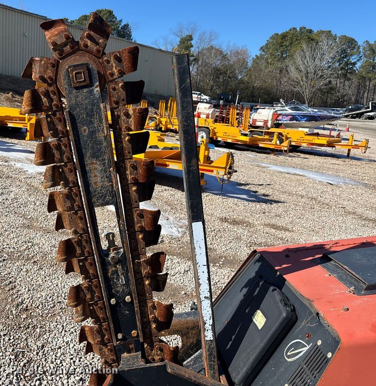 image for item YA2044 2016 Ditch Witch 410SX trencher