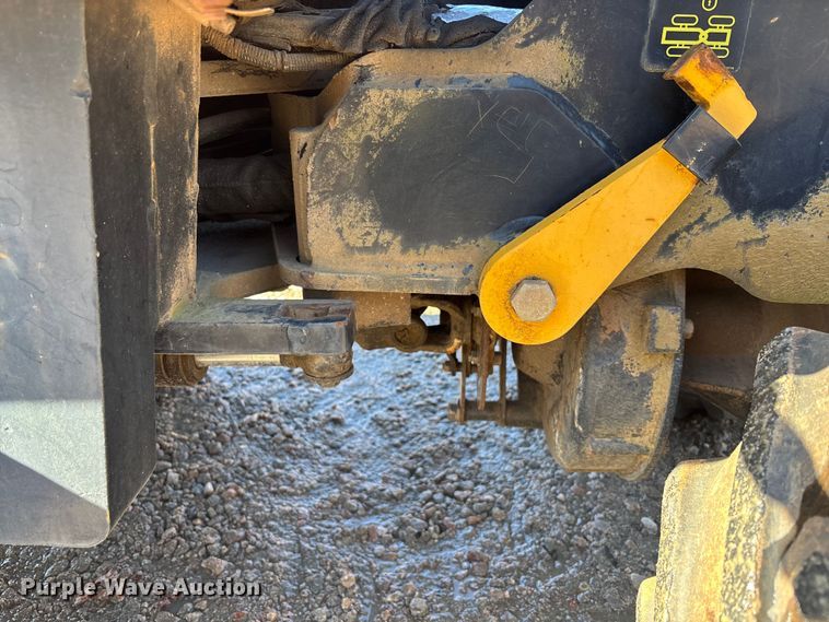 image for item YA2044 2016 Ditch Witch 410SX trencher