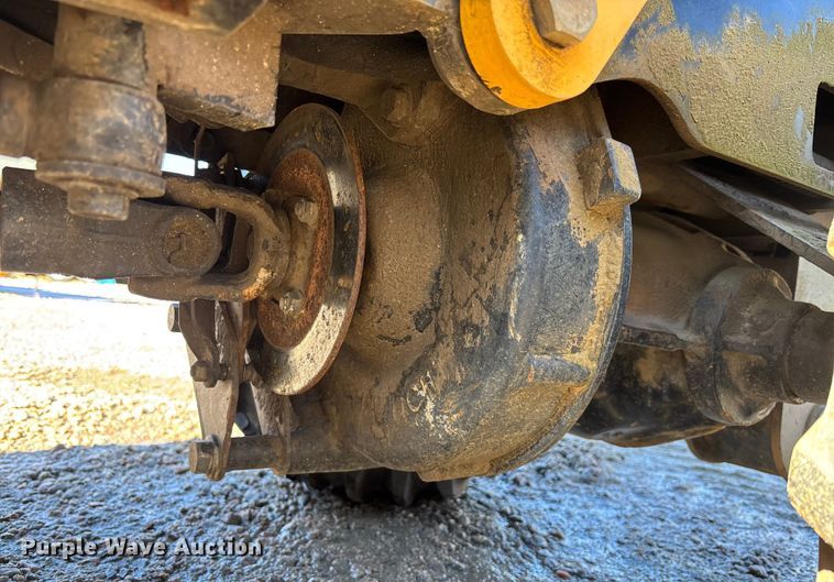 image for item YA2044 2016 Ditch Witch 410SX trencher